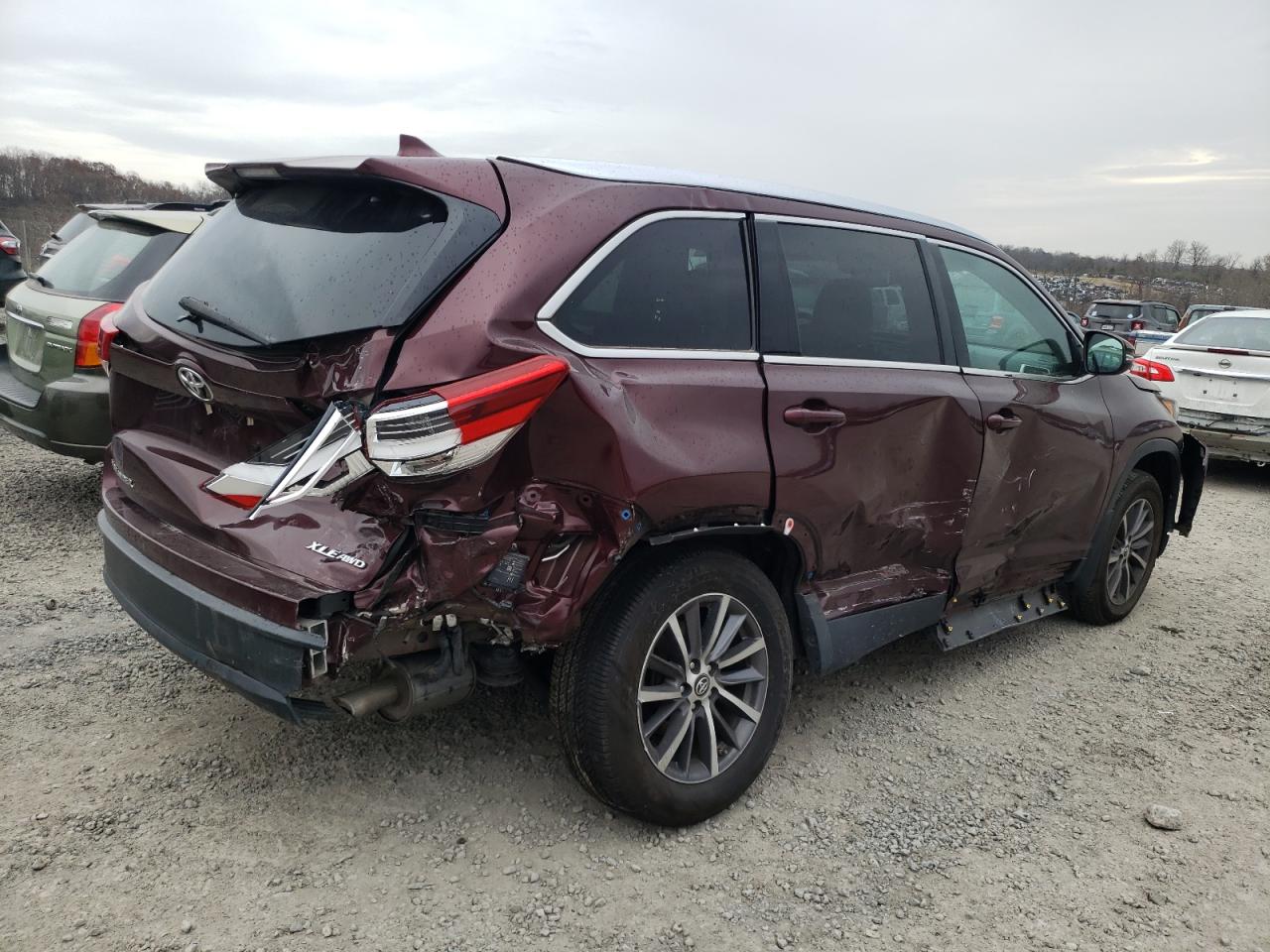 2019 Toyota Highlander VIN 5TDJZRFH9KS984177 Copart auction photo, all over damage thumbnail 3