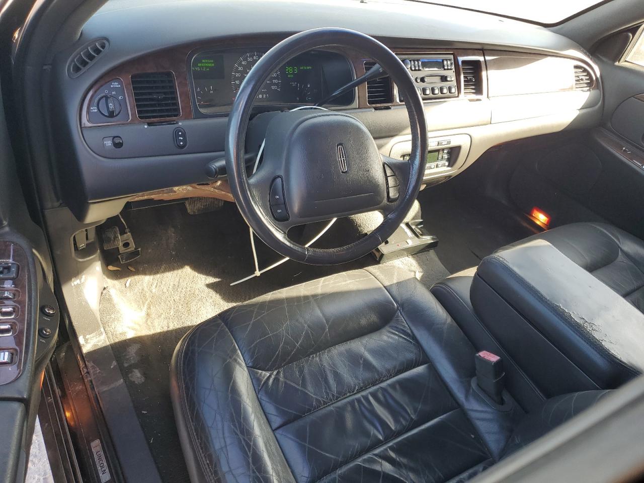 2001 Lincoln Town Car VIN 1L1FM81W91Y606655 Copart auction photo, water/flood damage thumbnail 8
