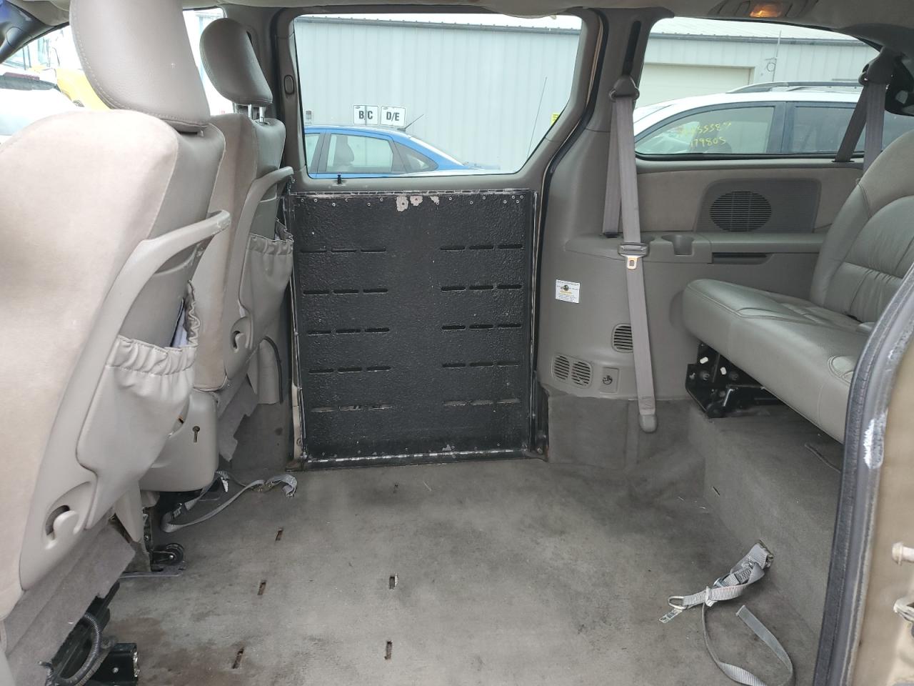 2001 Chrysler Town & Country VIN 2C8GP64L21R387318 Copart auction photo, front end / minor dent/scratches damage thumbnail 11