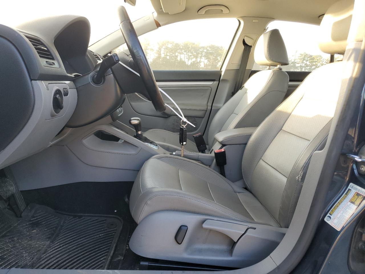 2009 Volkswagen Jetta VIN 3VWRM71K99M127759 Copart auction photo, front end / minor dent/scratches damage thumbnail 7