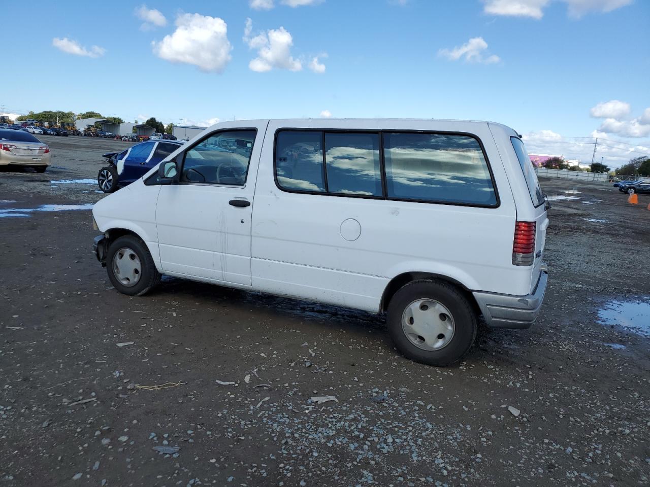 1997 Ford Aerostar VIN 1FMDA11U5VZC07035 Copart auction photo, front end / rear end damage thumbnail 2