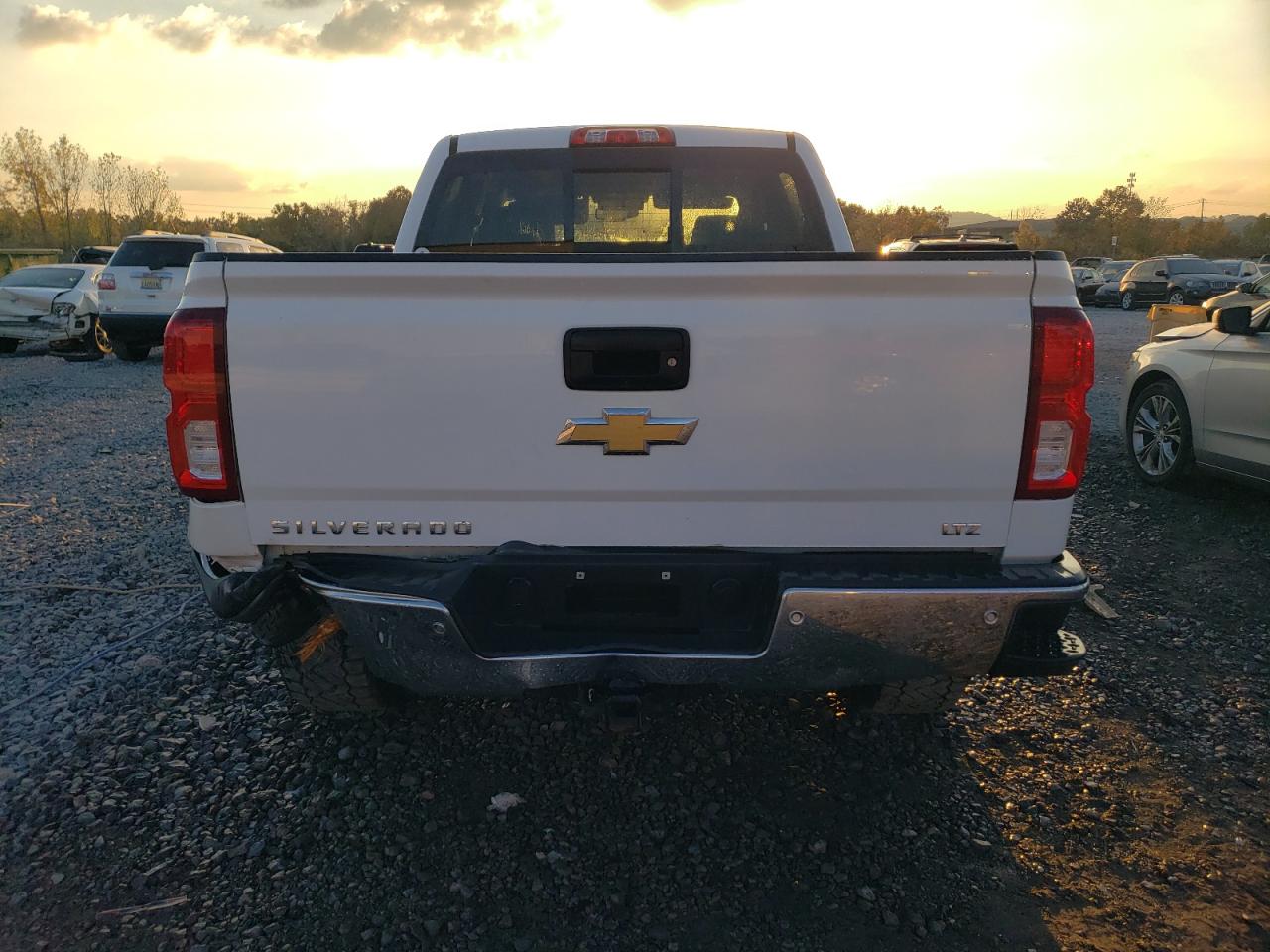 2018 Chevrolet Silverado VIN 3GCUKSEC8JG502911 Copart auction photo, side / front end damage thumbnail 6