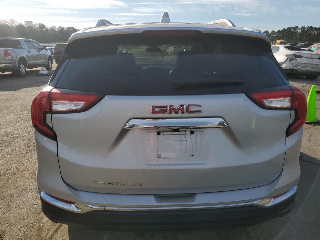2022 GMC Terrain VIN 3GKALPEV2NL100981 Copart auction photo, front end damage thumbnail 6