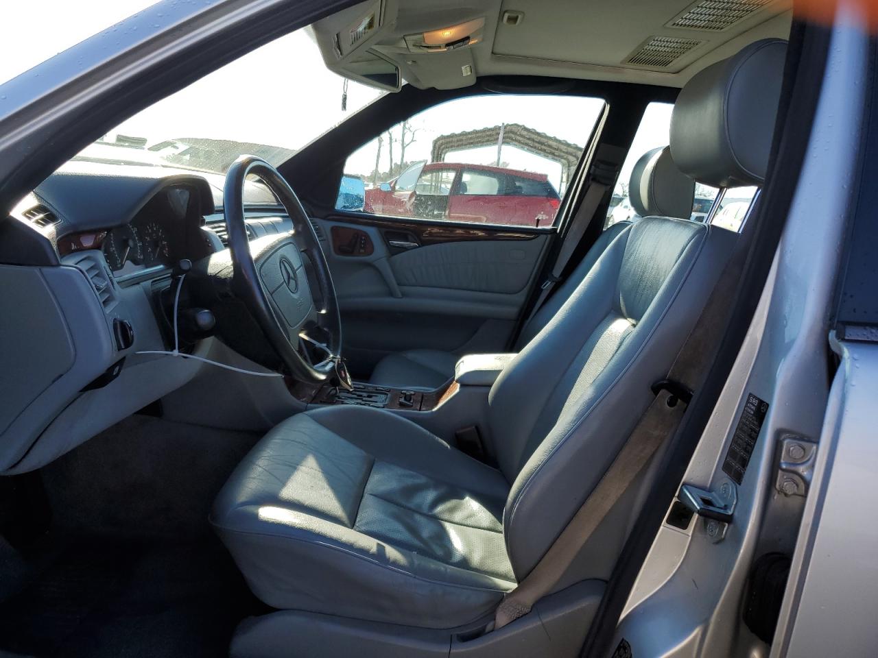 1998 Mercedes-Benz E-klasse VIN WDBJF65F0WA555650 Copart auction photo, side damage thumbnail 7