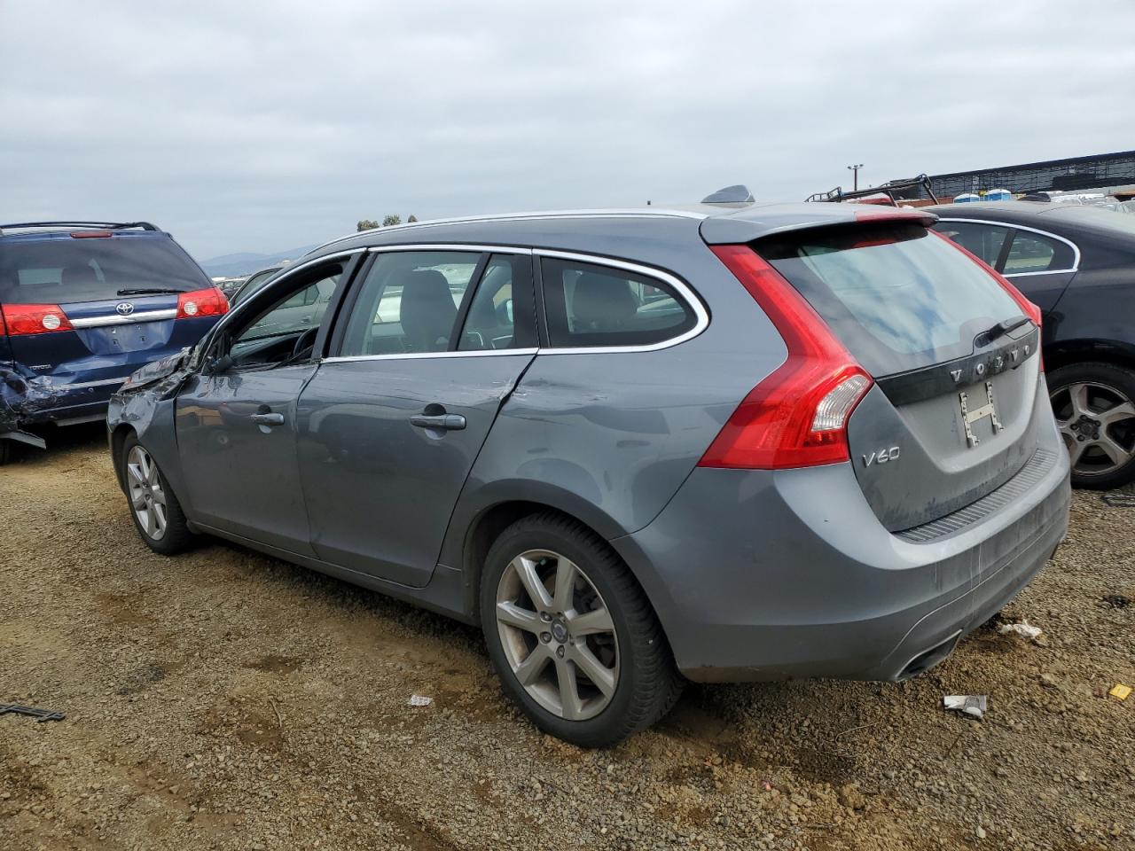 2017 Volvo V60 VIN YV140MEK4H1336513 Copart auction photo, front end / side damage thumbnail 2