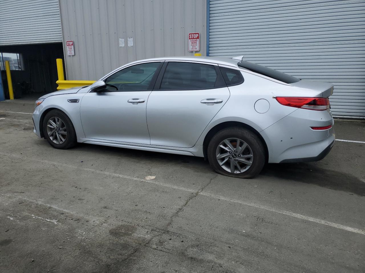 2019 KIA Optima VIN 5XXGT4L33KG297222 Copart auction photo, vandalism / all over damage thumbnail 2