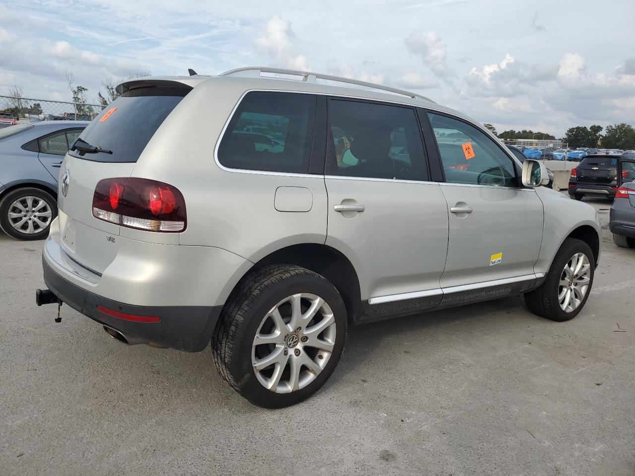 2008 Volkswagen Touareg VIN WVGCB77L88D044229 Copart auction photo, water/flood damage thumbnail 3