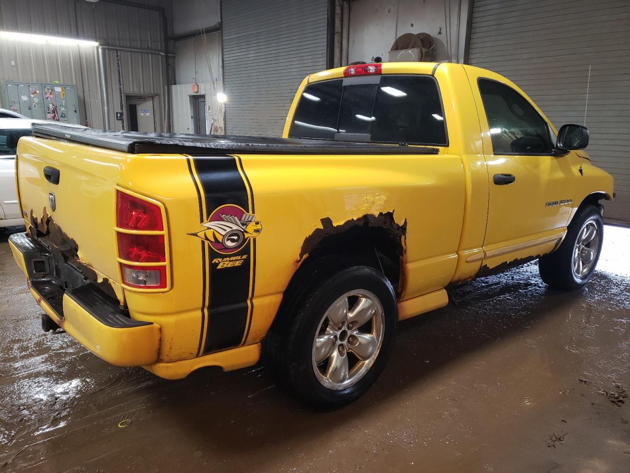 2005 Dodge RAM VIN 1D7HA16D25J515427 Copart auction photo, front end / minor dent/scratches damage thumbnail 3