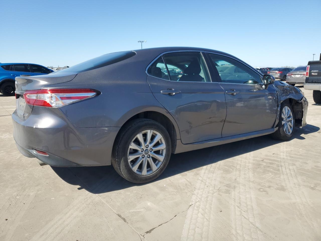 2018 Toyota Camry VIN 4T1B11HK0JU563153 Copart auction photo, side / hail damage thumbnail 3