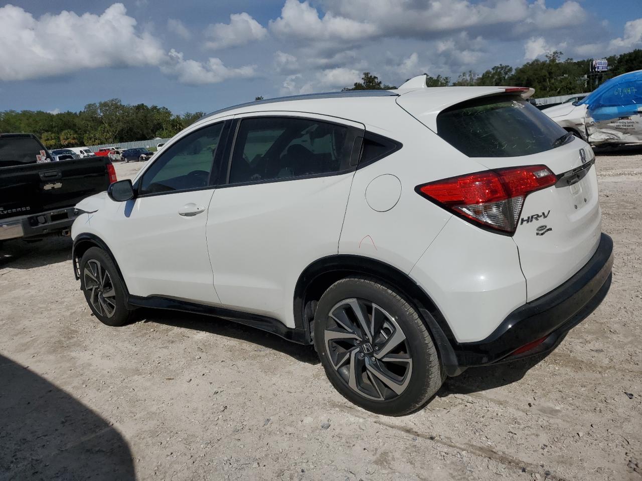2019 Honda HR-V VIN 3CZRU5H18KM705502 Copart auction photo, front end damage thumbnail 2