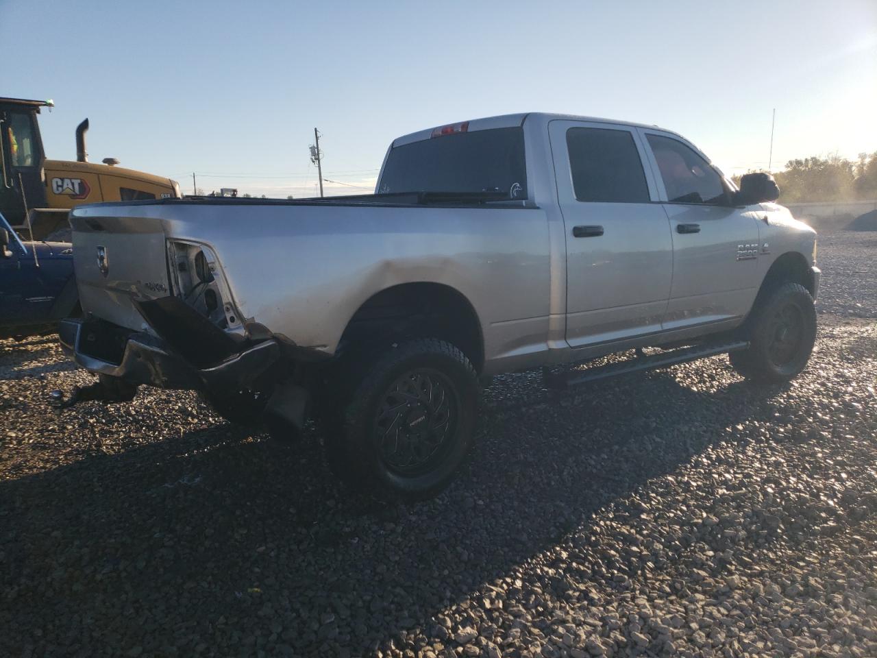 2016 RAM 2500 VIN 3C6UR5CL4GG362565 Copart auction photo, rear end damage thumbnail 3