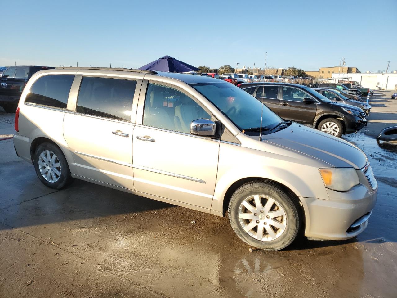 2012 Chrysler Town & Country VIN 2C4RC1CG5CR270168 Copart auction photo, mechanical / minor dent/scratches damage thumbnail 4