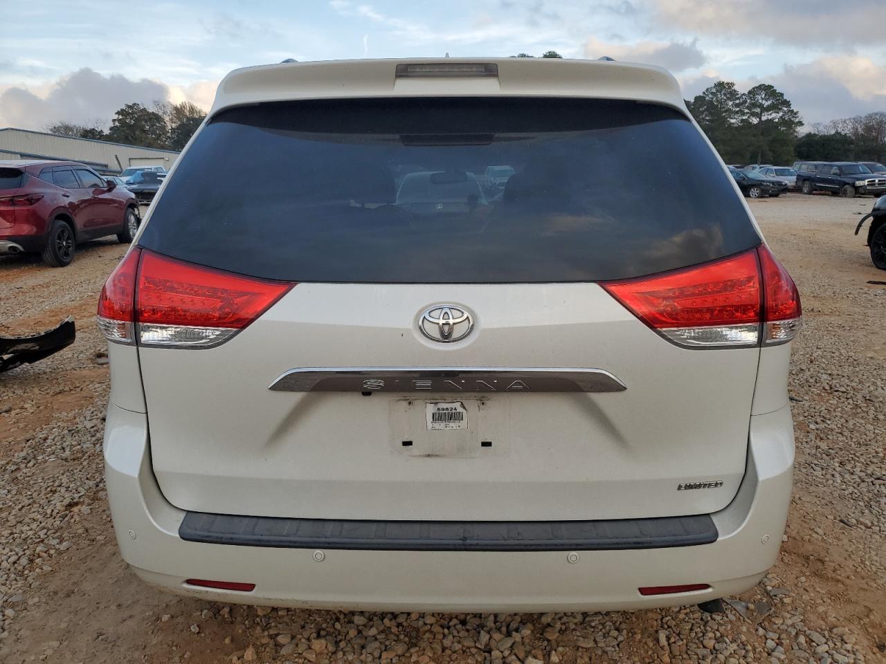 2013 Toyota Sienna VIN 5TDYK3DCXDS395116 Copart auction photo, front end / side damage thumbnail 6