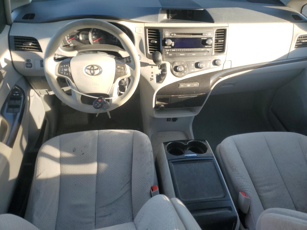 2012 Toyota Sienna VIN 5TDJK3DC2CS042997 Copart auction photo, rear end / minor dent/scratches damage thumbnail 8