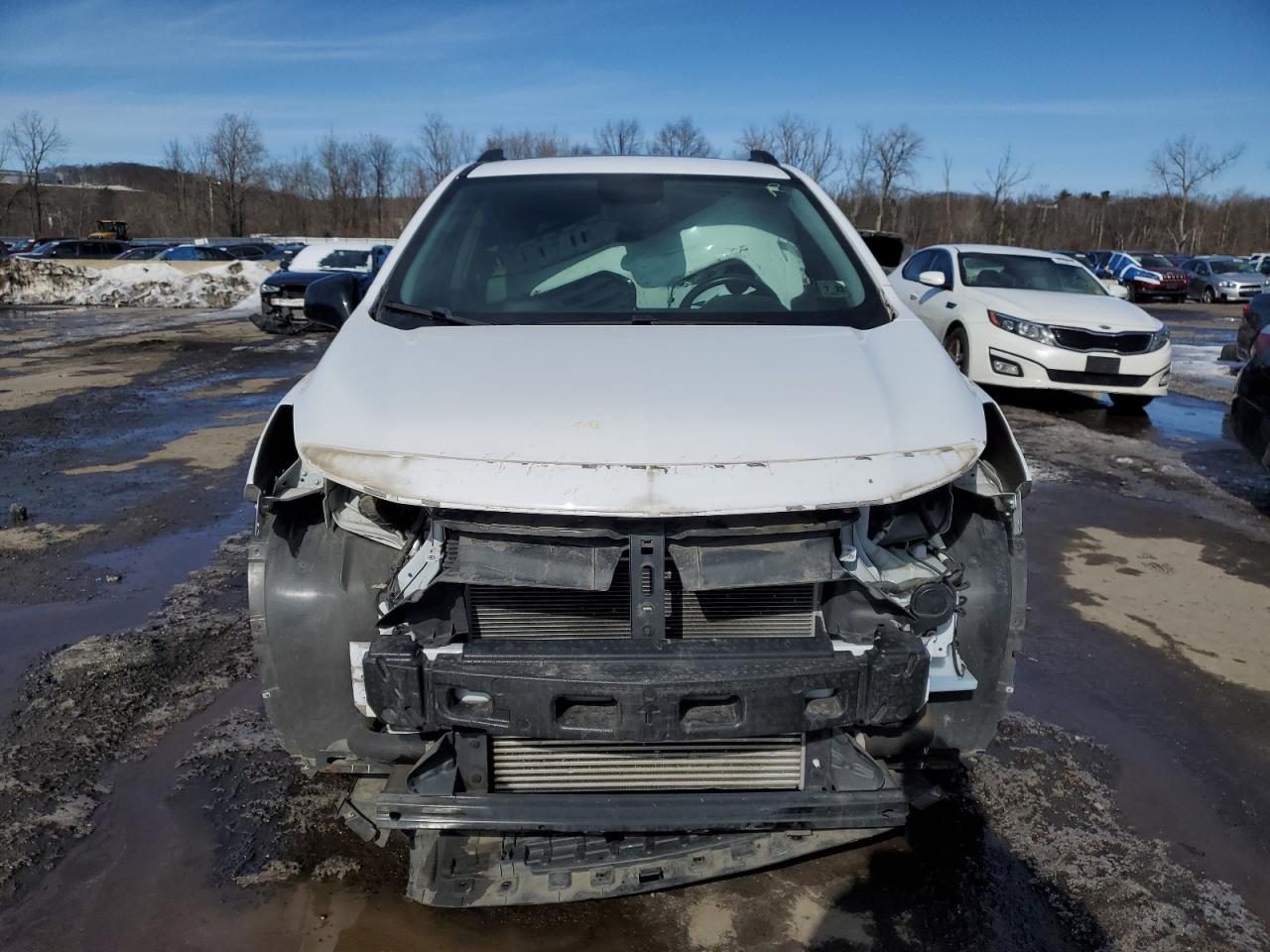 2018 Chevrolet Trax VIN 3GNCJPSB7JL338914 Copart auction photo, front end / minor dent/scratches damage thumbnail 5