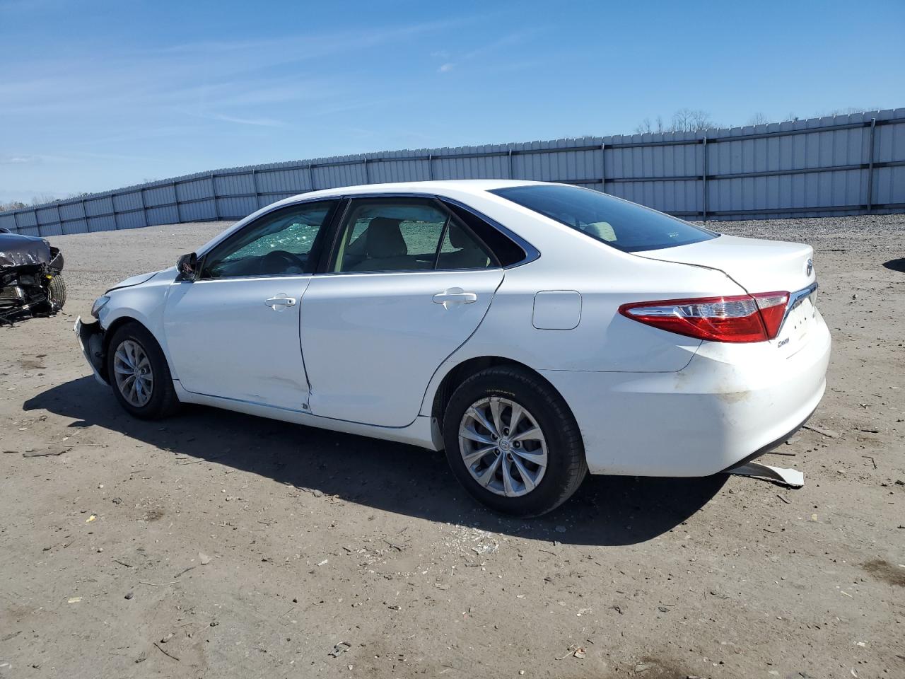 2015 Toyota Camry VIN 4T4BF1FK6FR477556 Copart auction photo, front end / side damage thumbnail 2