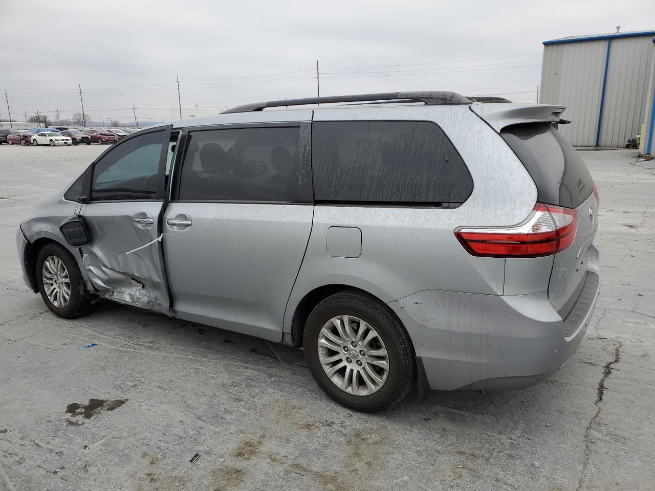 2017 Toyota Sienna VIN 5TDYZ3DC1HS841784 Copart auction photo, side / front end damage thumbnail 2