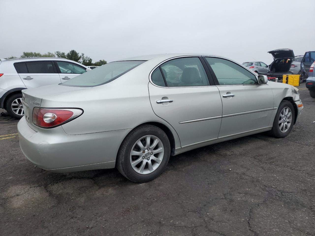 2003 Lexus ES VIN JTHBF30G436015655 Copart auction photo, front end / rear end damage thumbnail 3