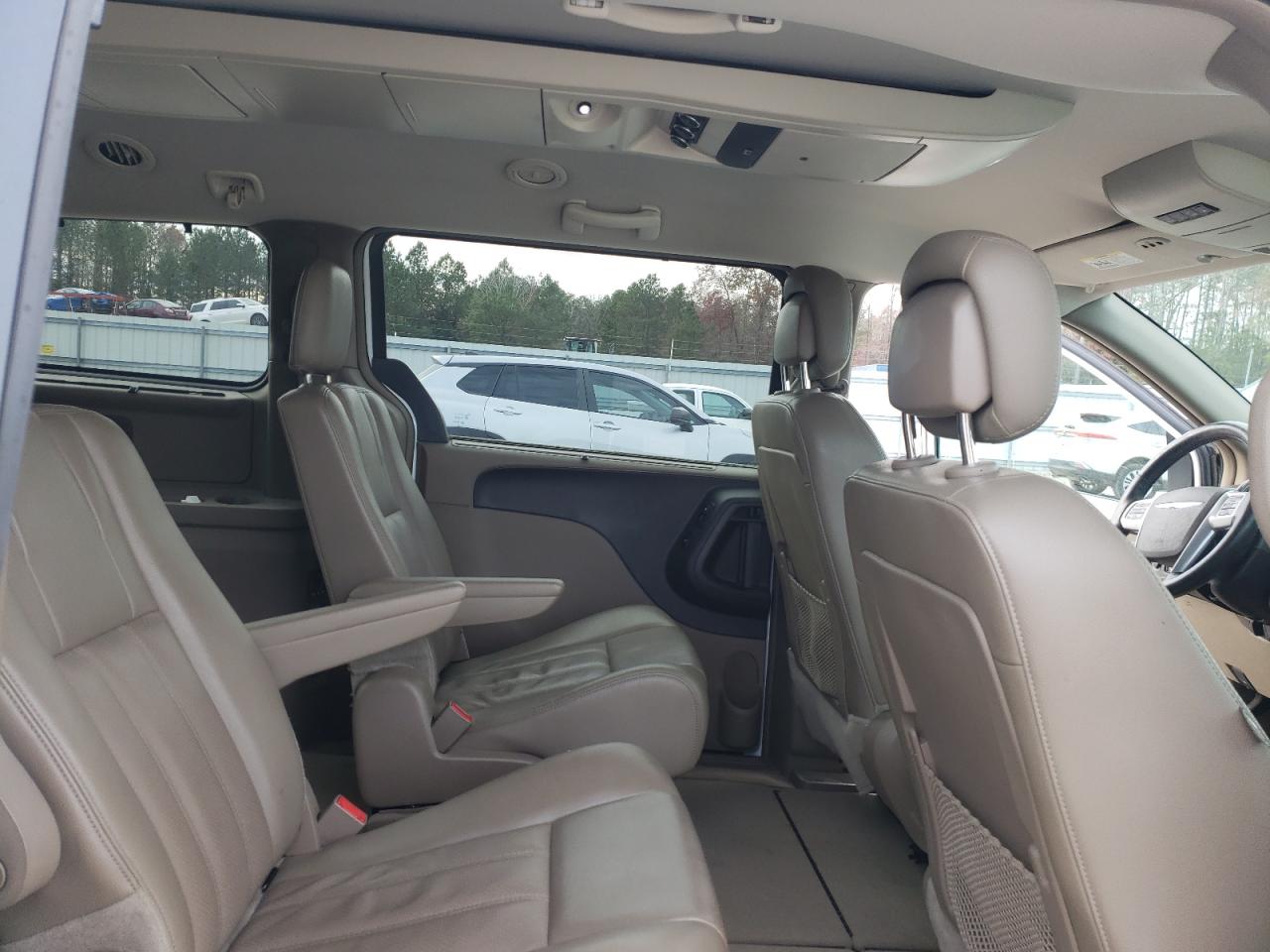2013 Chrysler Town & Country VIN 2C4RC1CG2DR816328 Copart auction photo, front end damage thumbnail 11