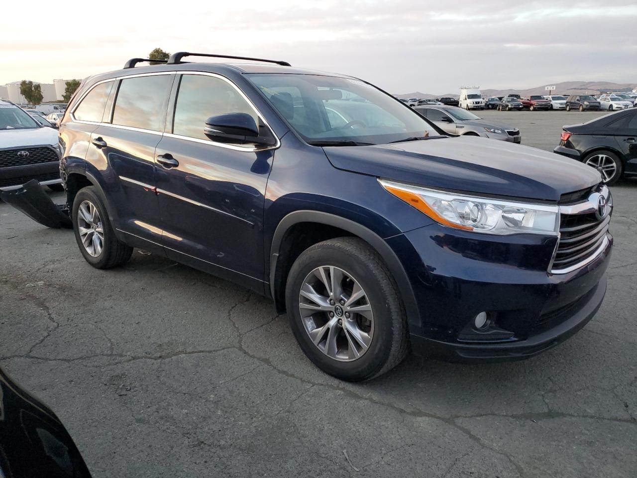 2016 Toyota Highlander VIN 5TDBKRFH0GS346691 Copart auction photo, rear end damage thumbnail 4