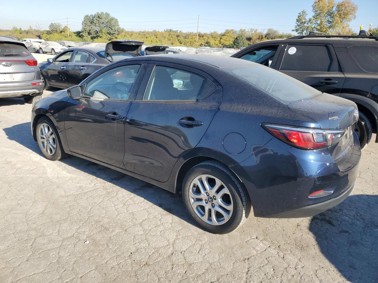 2018 Toyota Yaris VIN 3MYDLBYV2JY331109 Copart auction photo, front end damage thumbnail 2