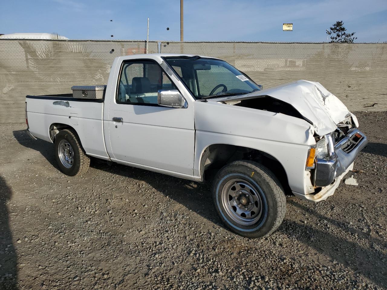 1995 Nissan Navara (Frontier) VIN 1N6SD11S4SC476785 Copart auction photo, front end damage thumbnail 4
