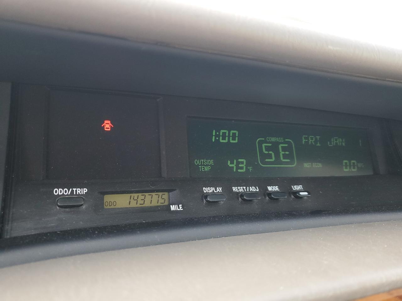 2000 Toyota Avalon VIN 4T1BF28B2YU098375 Copart auction photo, front end / hail damage thumbnail 9