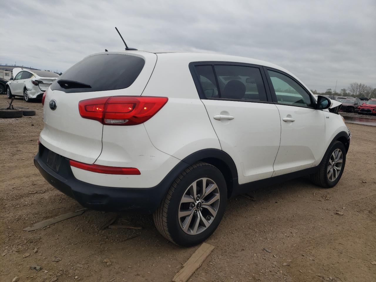 2016 KIA Sportage VIN KNDPBCAC3G7870118 Copart auction photo, front end / minor dent/scratches damage thumbnail 3