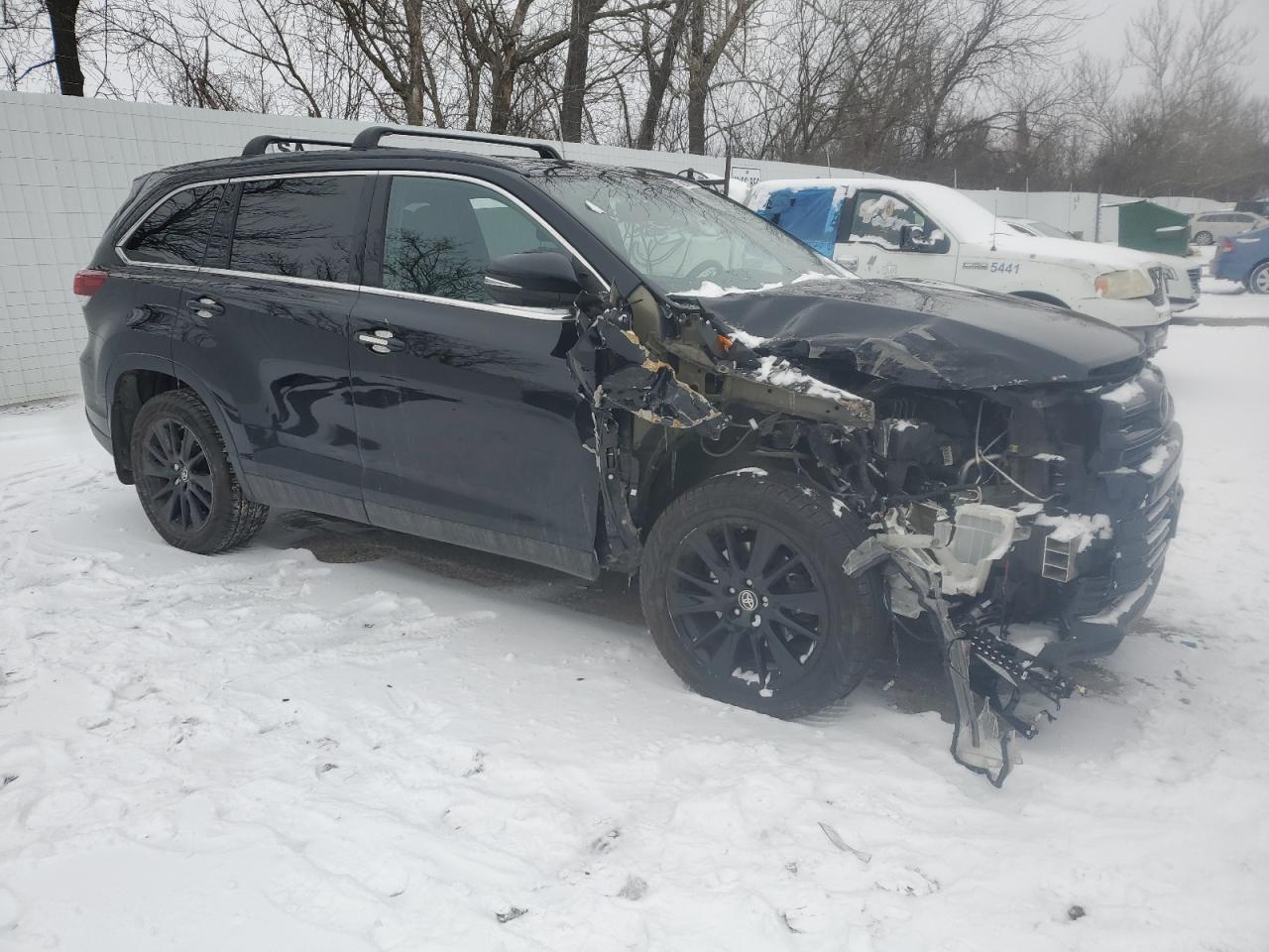 2019 Toyota Highlander VIN 5TDJZRFH7KS628231 Copart auction photo, front end damage thumbnail 4