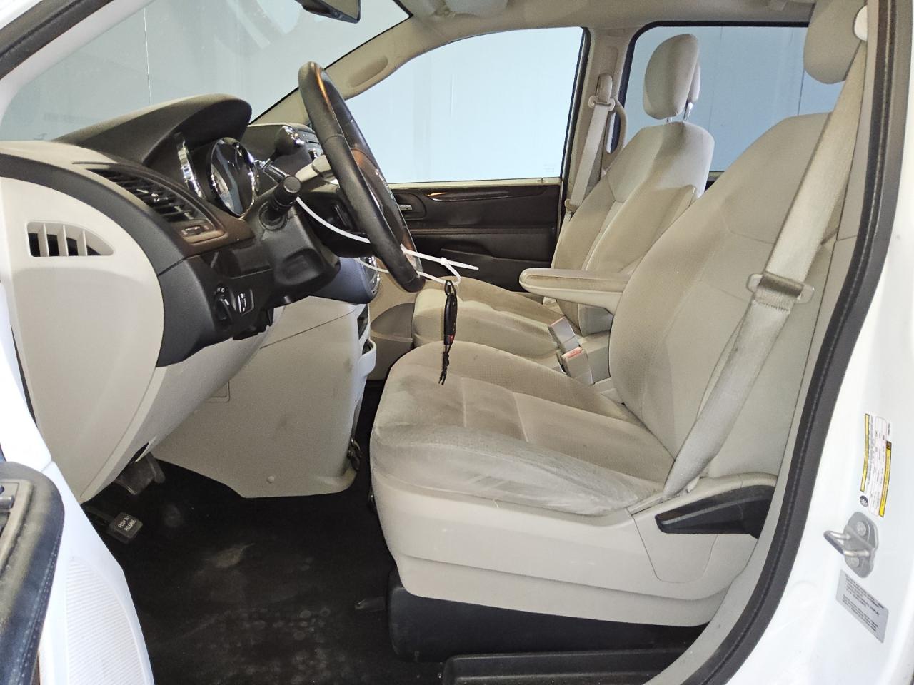 2015 Dodge Caravan VIN 2C4RDGBG1FR607232 Copart auction photo, minor dent/scratches damage thumbnail 7