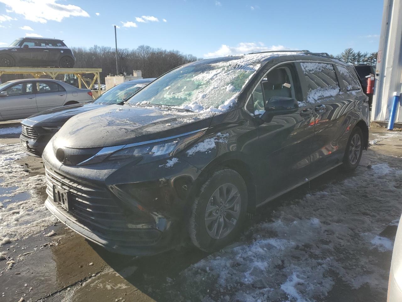 2024 Toyota Sienna VIN 5TDBRKEC3RS187385 - Copart auction photo