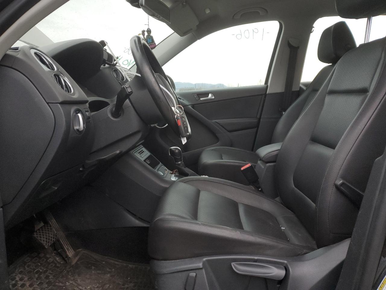 2017 Volkswagen Tiguan VIN WVGBV7AX1HK001040 Copart auction photo, front end damage thumbnail 7