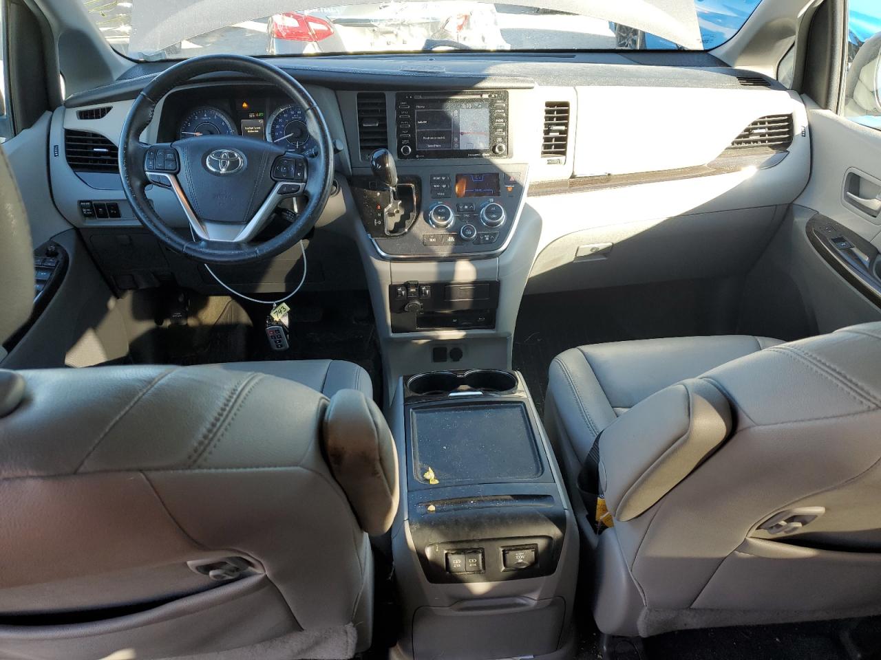 2018 Toyota Sienna VIN 5TDYZ3DC9JS943145 Copart auction photo, front end / side damage thumbnail 8