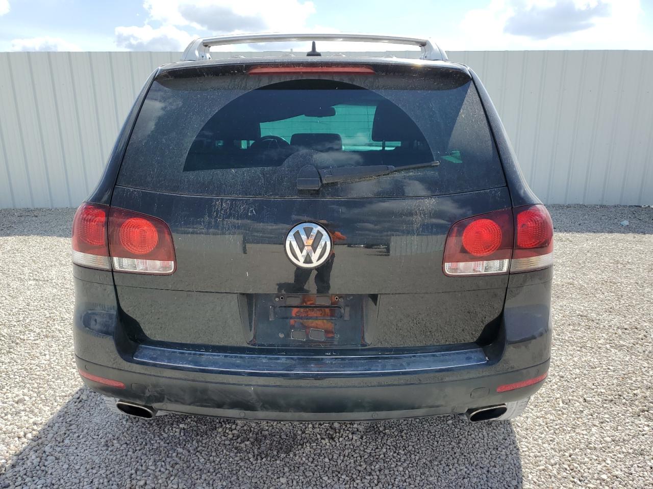 2008 Volkswagen Touareg VIN WVGBE77LX8D073363 Copart auction photo, minor dent/scratches damage thumbnail 6
