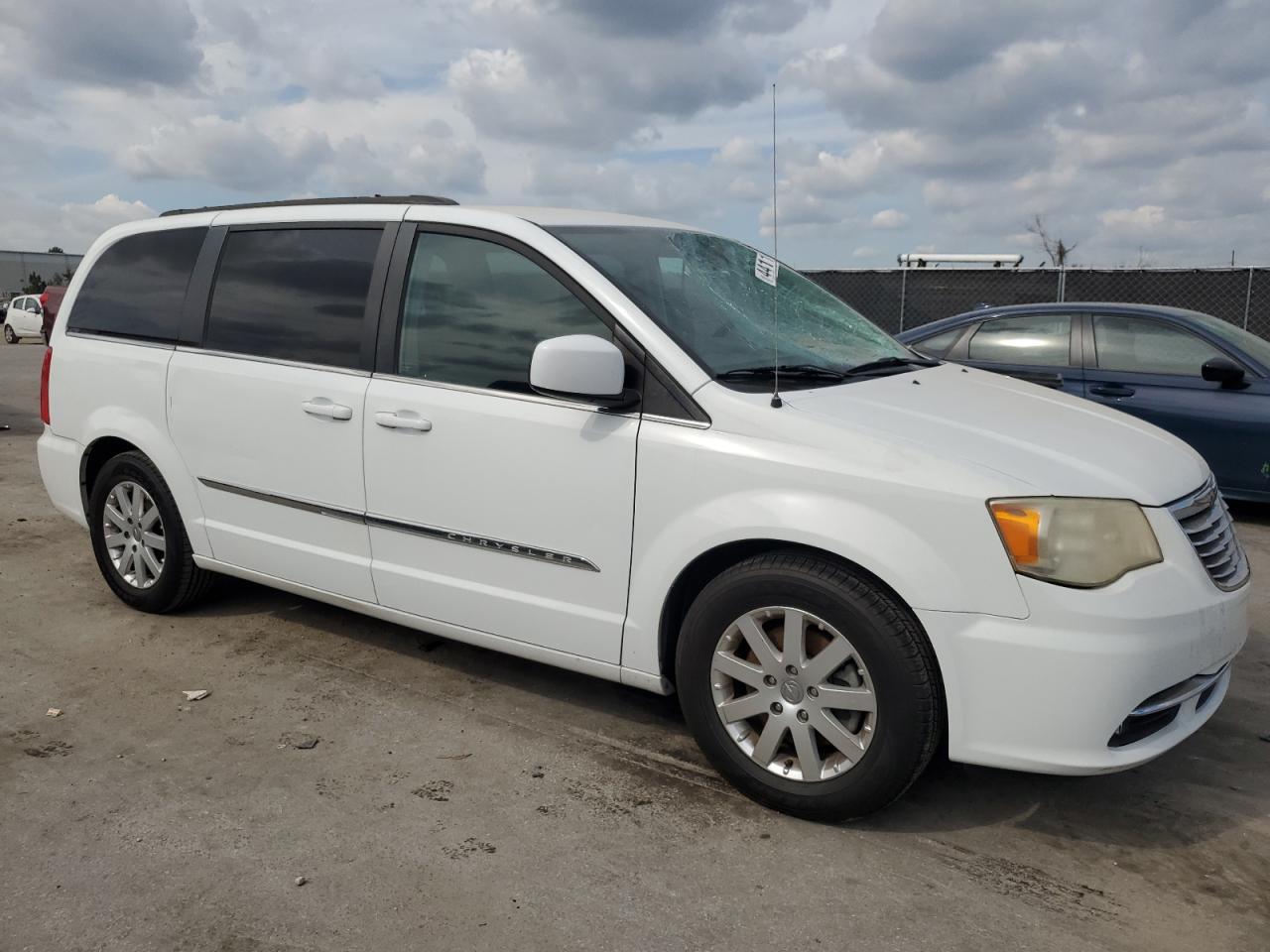 2014 Chrysler Town & Country VIN 2C4RC1BG5ER218396 Copart auction photo, front end / side damage thumbnail 4