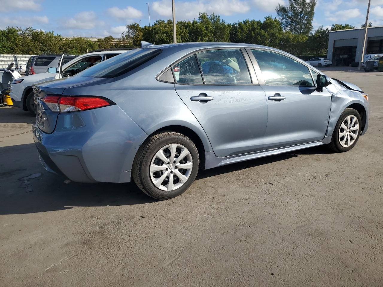 2022 Toyota Corolla VIN 5YFEPMAE2NP347846 Copart auction photo, front end damage thumbnail 3