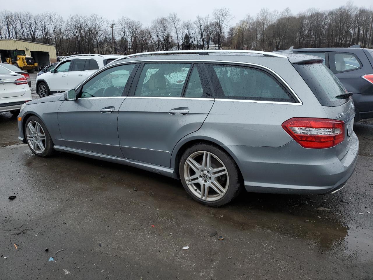 2011 Mercedes-Benz E-klasse VIN WDDHH8HBXBA286359 Copart auction photo, front end / minor dent/scratches damage thumbnail 2