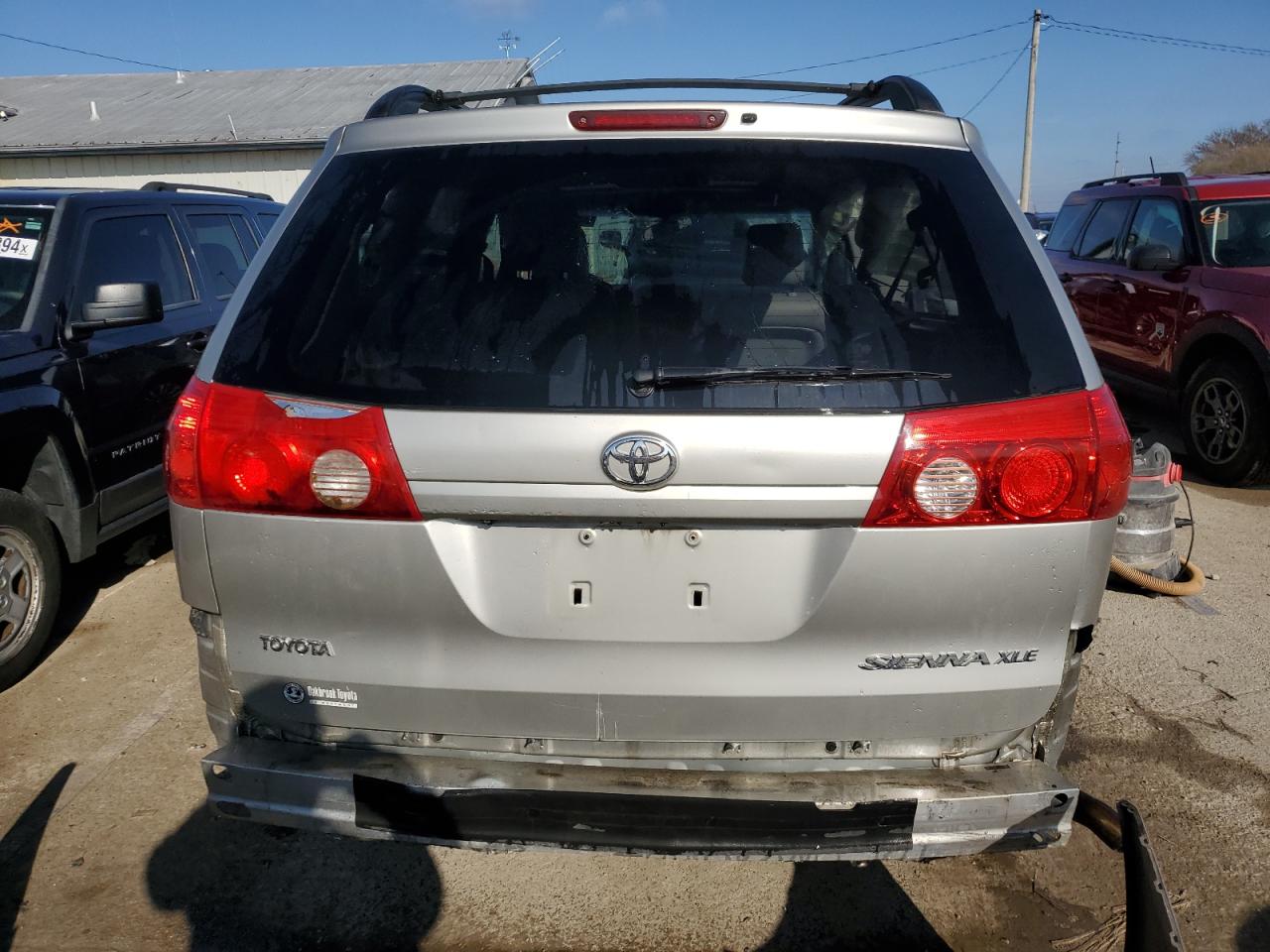 2010 Toyota Sienna VIN 5TDYK4CC7AS338391 Copart auction photo, side / rear end damage thumbnail 6