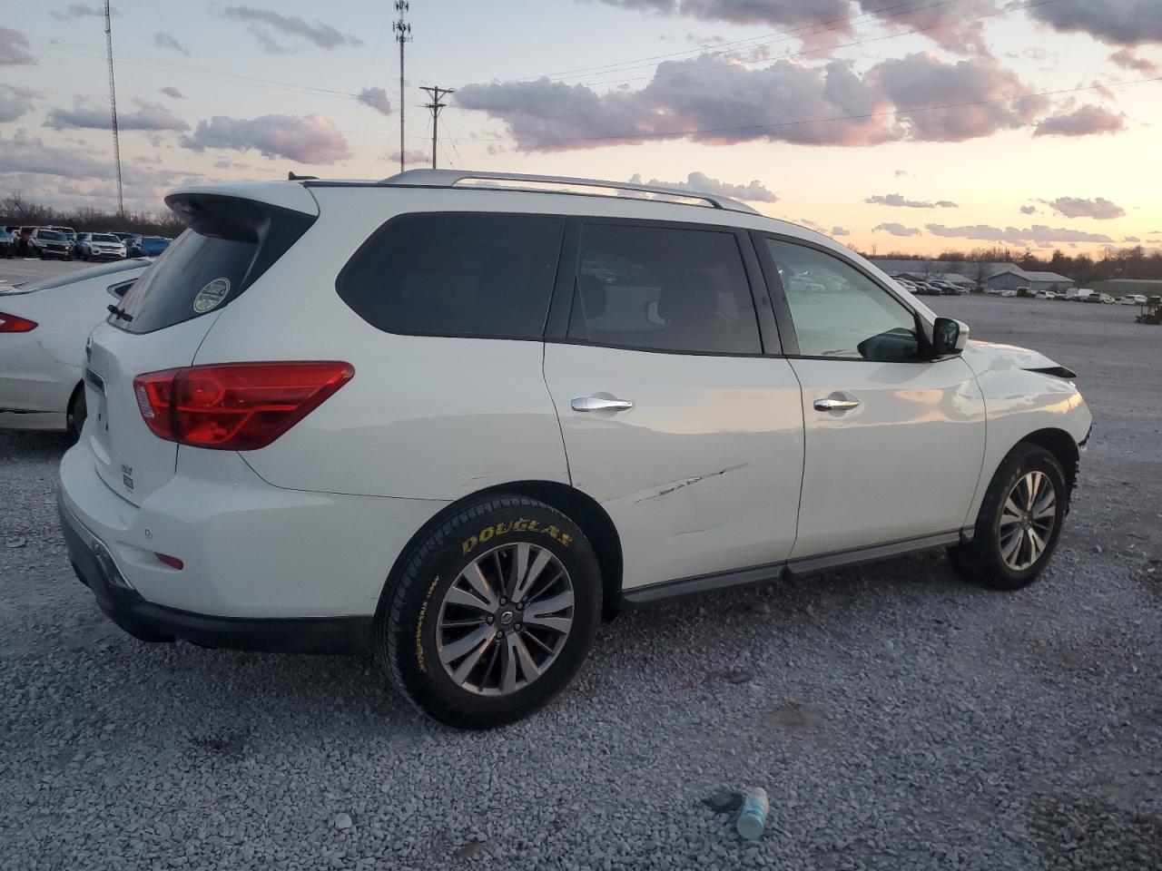 2017 Nissan Pathfinder VIN 5N1DR2MN2HC674116 Copart auction photo, front end damage thumbnail 3