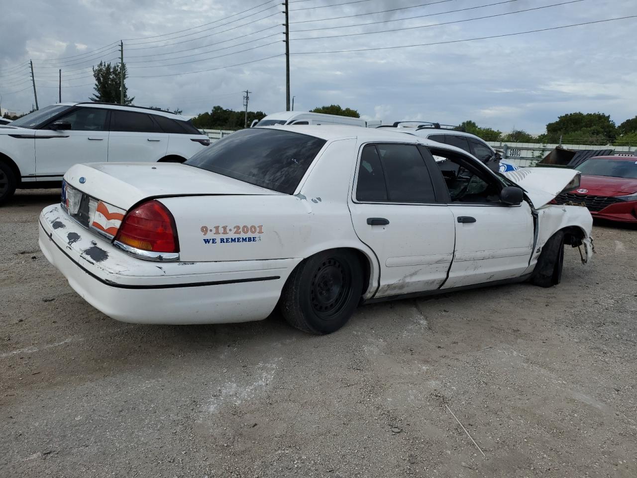 2000 Ford Crown Victoria VIN 2FAFP71W1YX197264 Copart auction photo, all over damage thumbnail 3