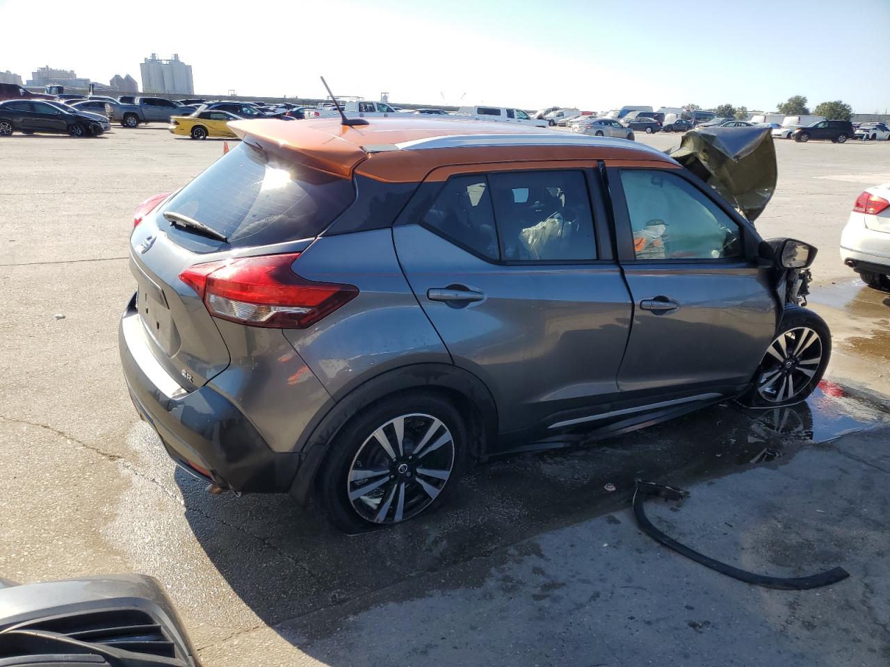 2019 Nissan Kicks VIN 3N1CP5CU0KL516677 Copart auction photo, front end / side damage thumbnail 3