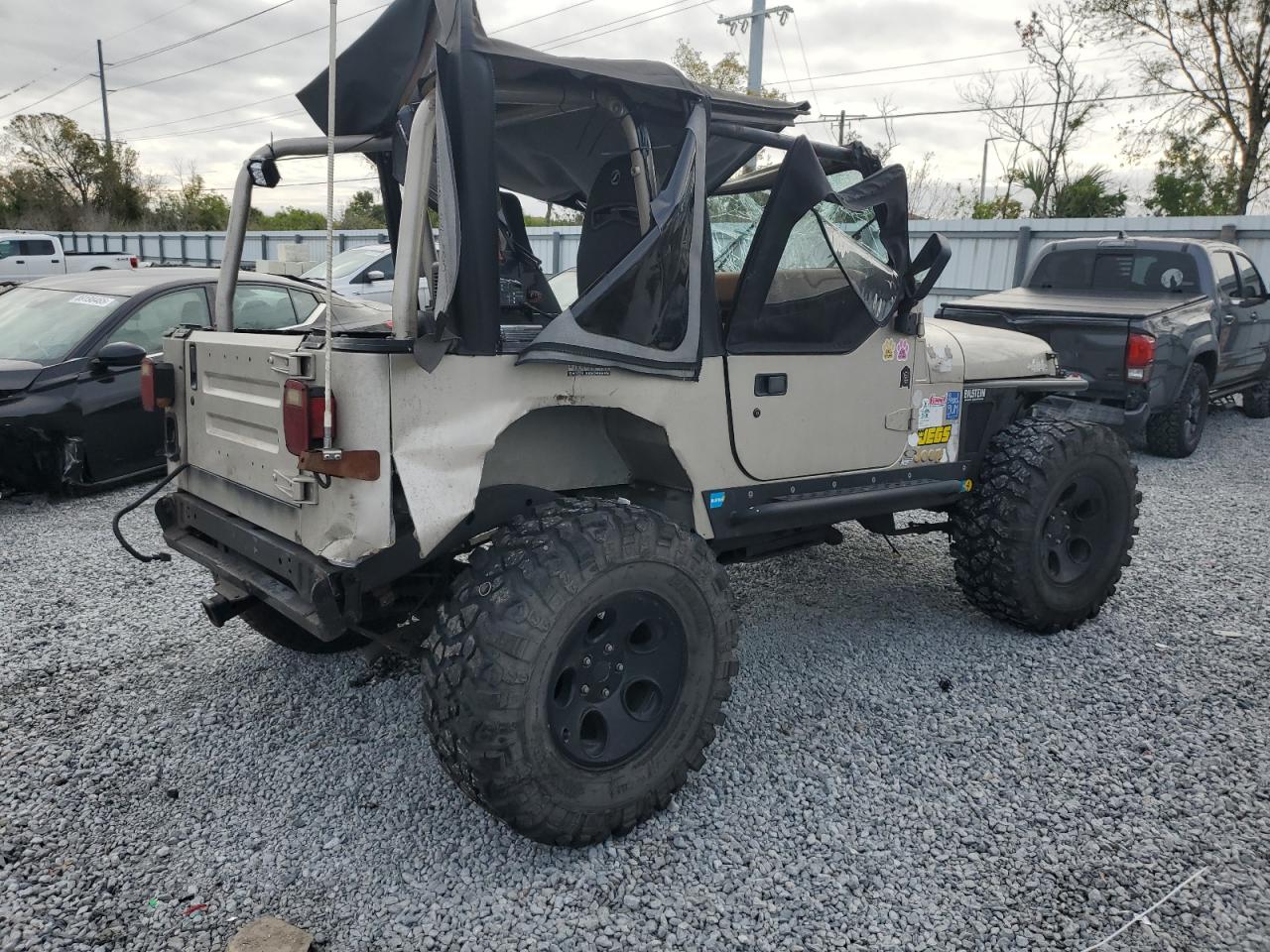 1995 Jeep Wrangler VIN 1J4FY19P9SP316266 Copart auction photo, all over damage thumbnail 3