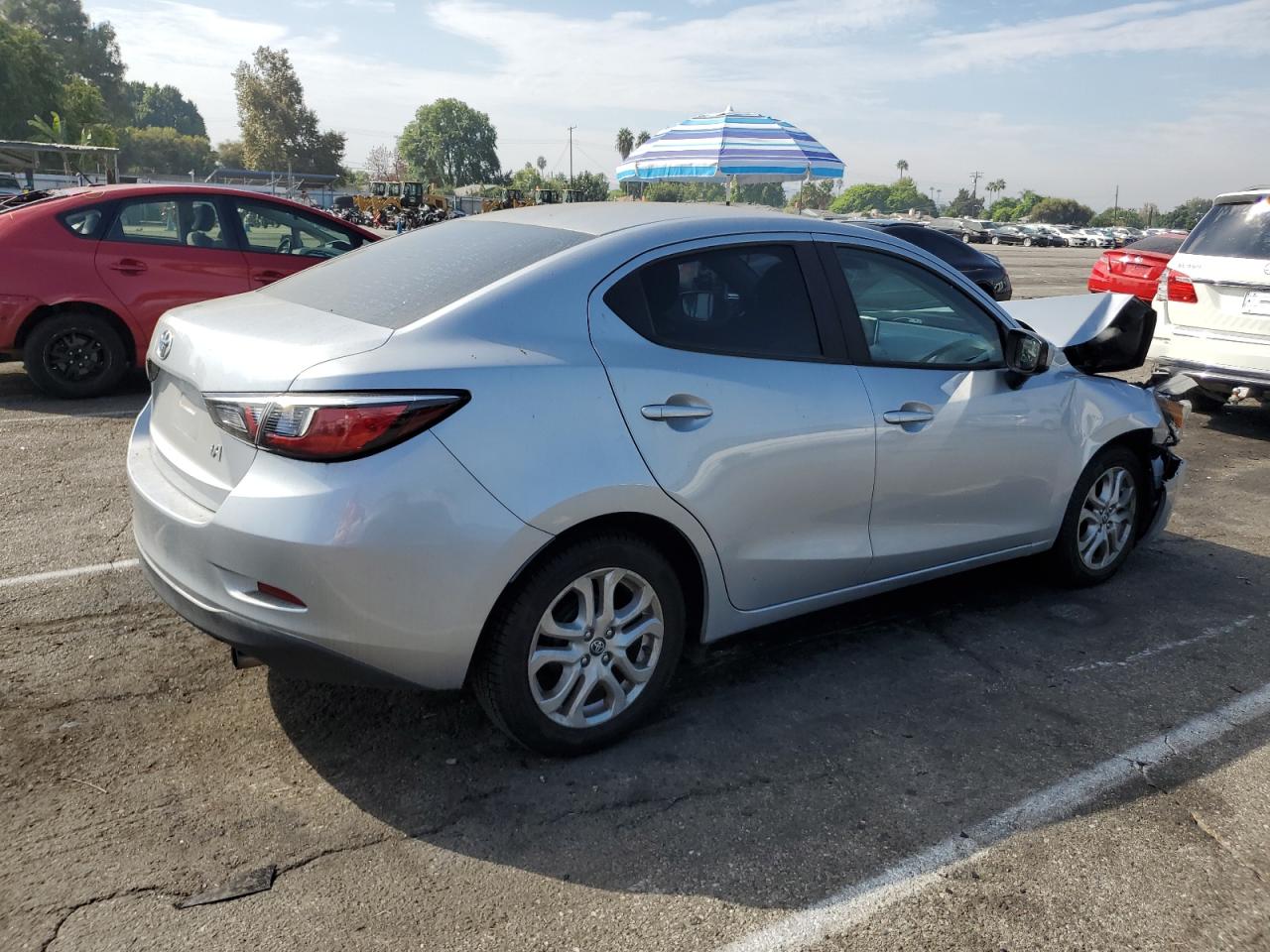2018 Toyota Yaris VIN 3MYDLBYV2JY301074 Copart auction photo, front end / minor dent/scratches damage thumbnail 3