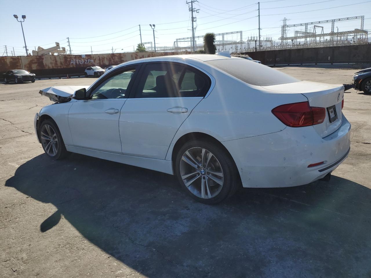 2017 BMW 3er VIN WBA8B3C31HK777675 Copart auction photo, front end damage thumbnail 2