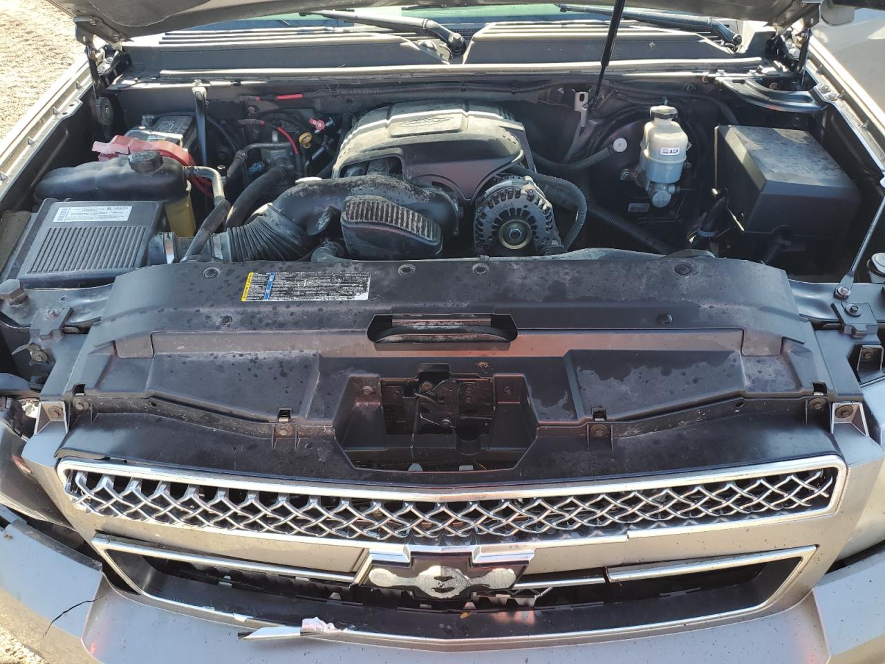 2008 Chevrolet Suburban VIN 1GNFK16388J240082 Copart auction photo, front end / mechanical damage thumbnail 12