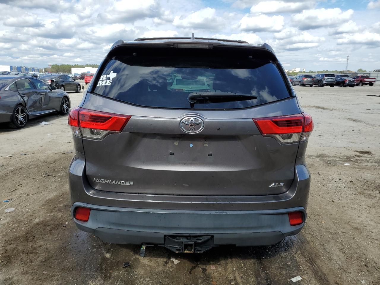 2017 Toyota Highlander VIN 5TDKZRFH3HS511243 Copart auction photo, front end / side damage thumbnail 6