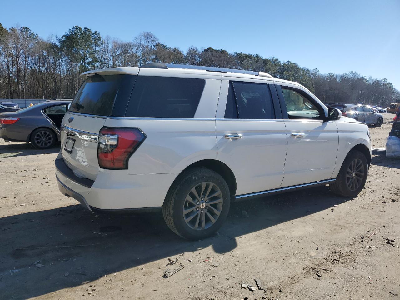 2020 Ford Expedition VIN 1FMJU1KT3LEA14385 Copart auction photo, front end / side damage thumbnail 3