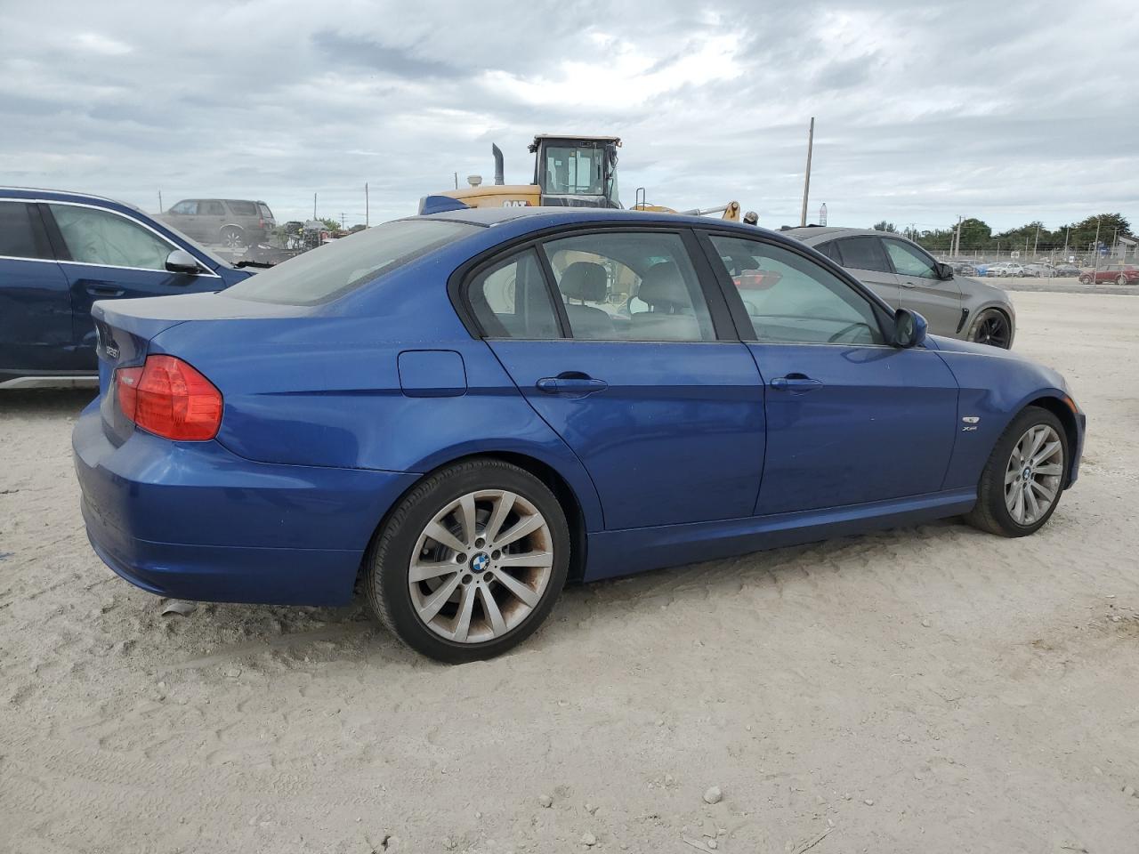 2009 BMW 3er VIN WBAPK73519A464590 Copart auction photo, undercarriage / minor dent/scratches damage thumbnail 3