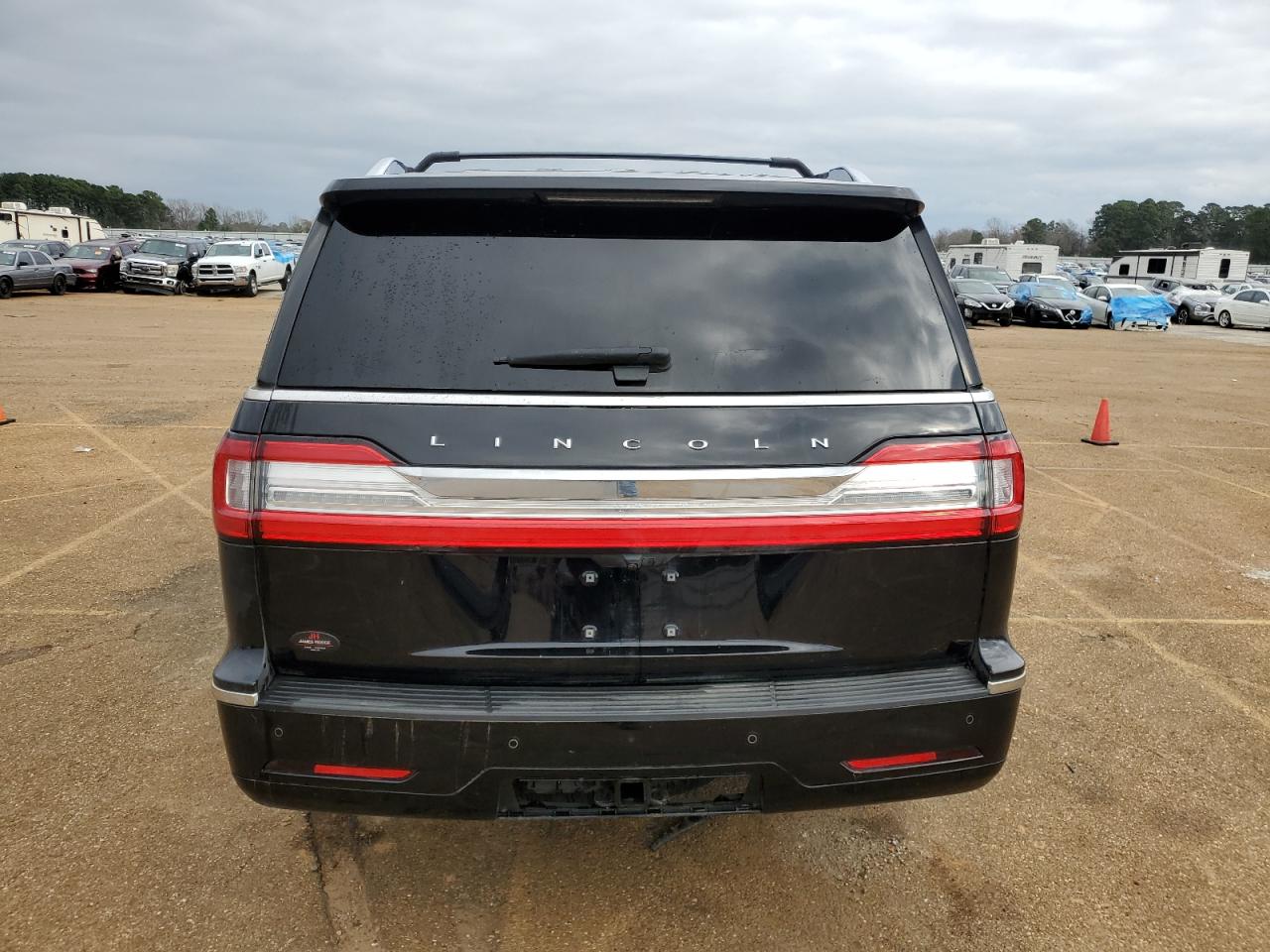 2020 Lincoln Navigator VIN 5LMJJ2LTXLEL13589 Copart auction photo, water/flood / mechanical damage thumbnail 6