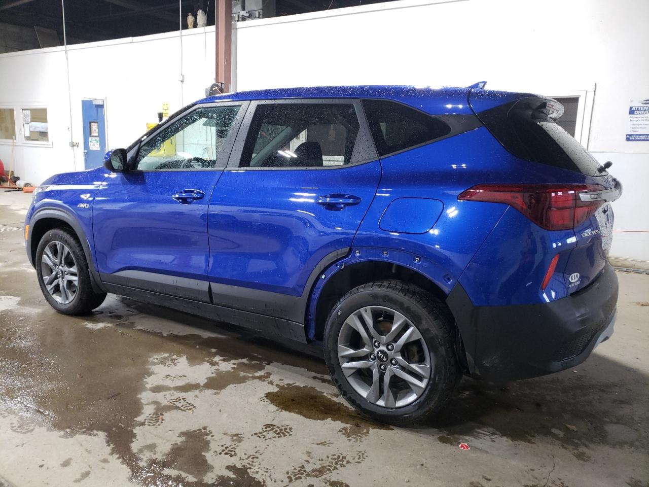 2021 KIA Seltos VIN KNDEPCAA2M7071692 Copart auction photo, vandalism damage thumbnail 2